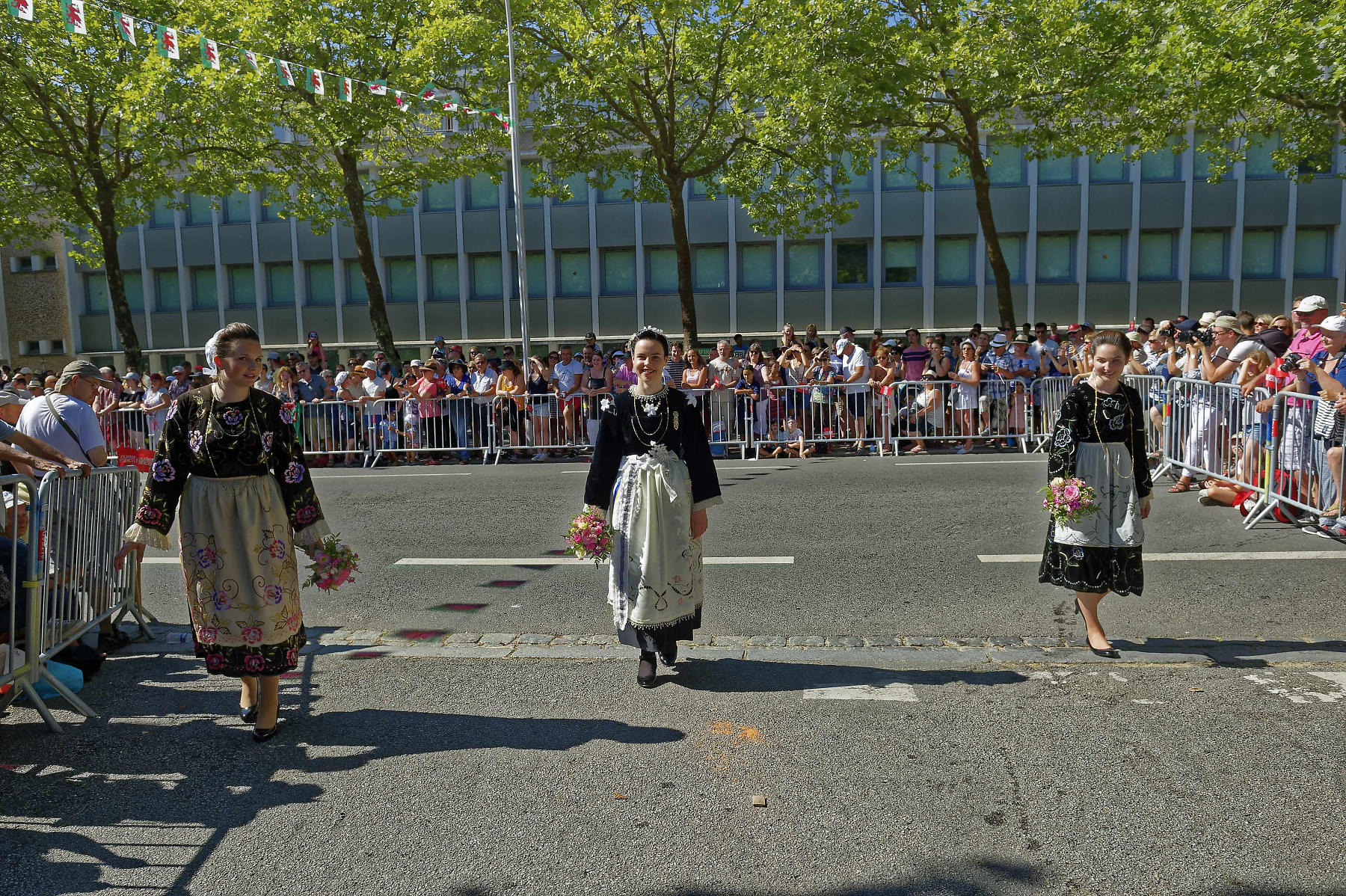 interceltique-2018-image13134-la-reine-de-cornouaille-sarah-bonis-de-beuzec-cap-sizun