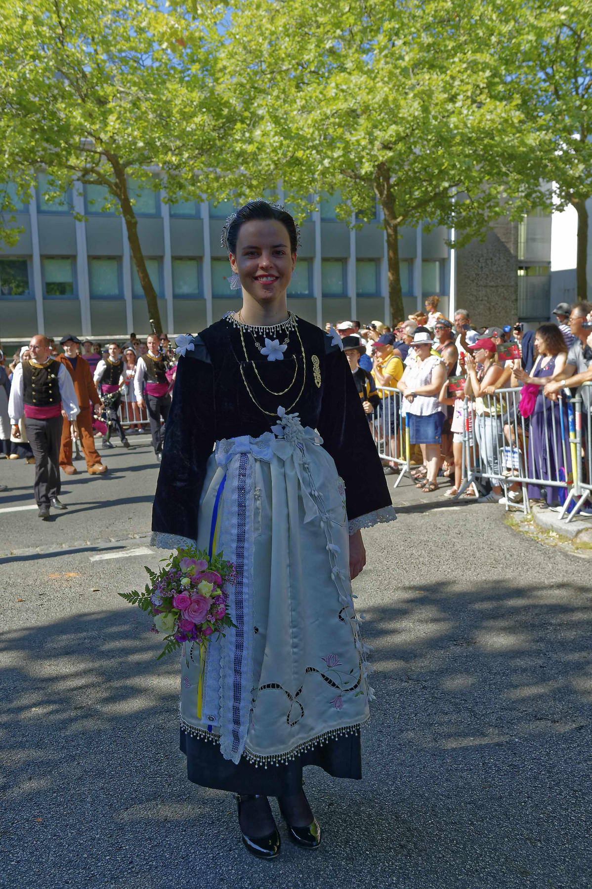 interceltique-2018-image13140-la-reine-de-cornouaille-sarah-bonis-de-beuzec-cap-sizun