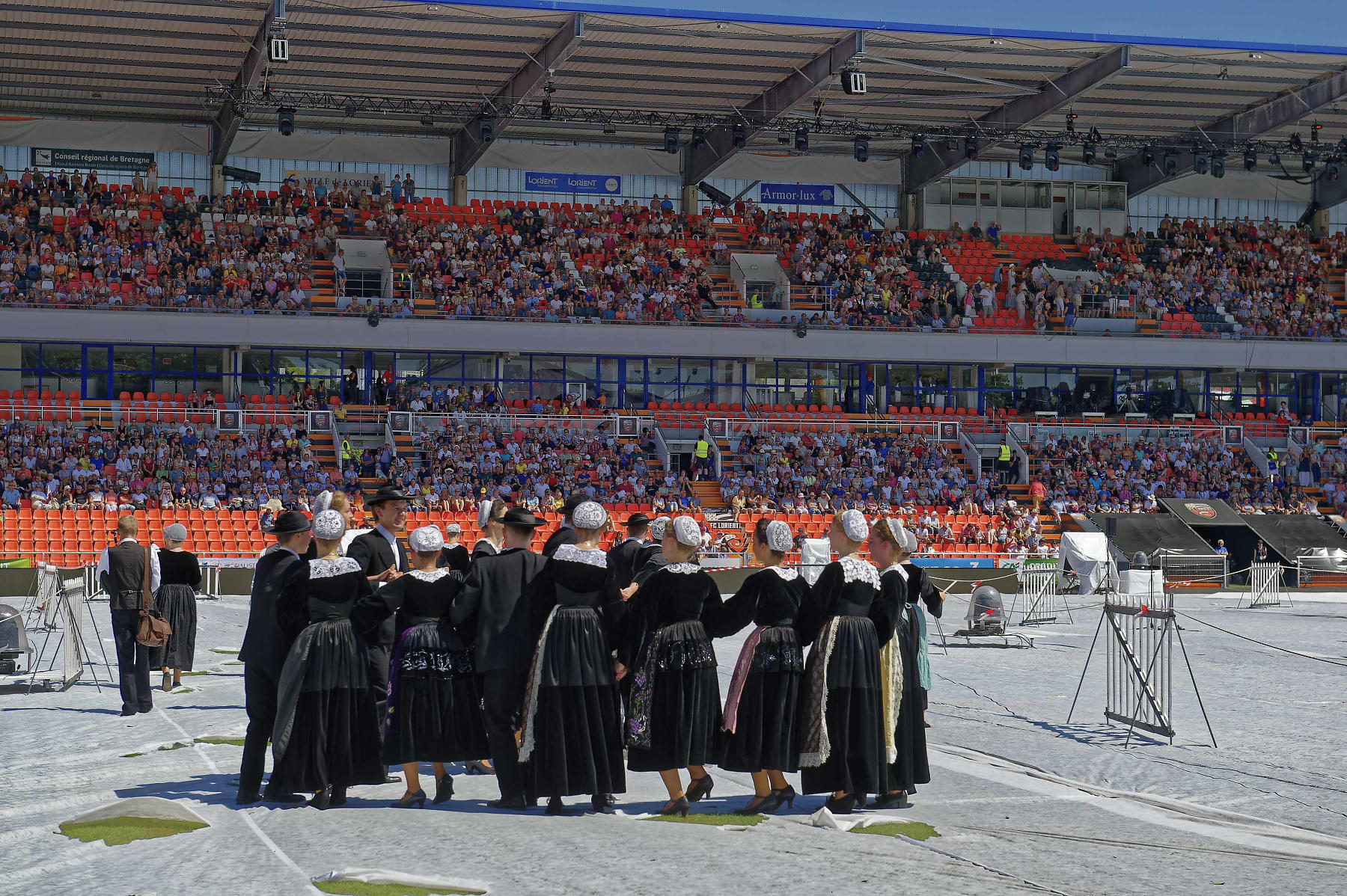 interceltique-2018-image13852-cercle-brug-ar-menez-de-Spézet