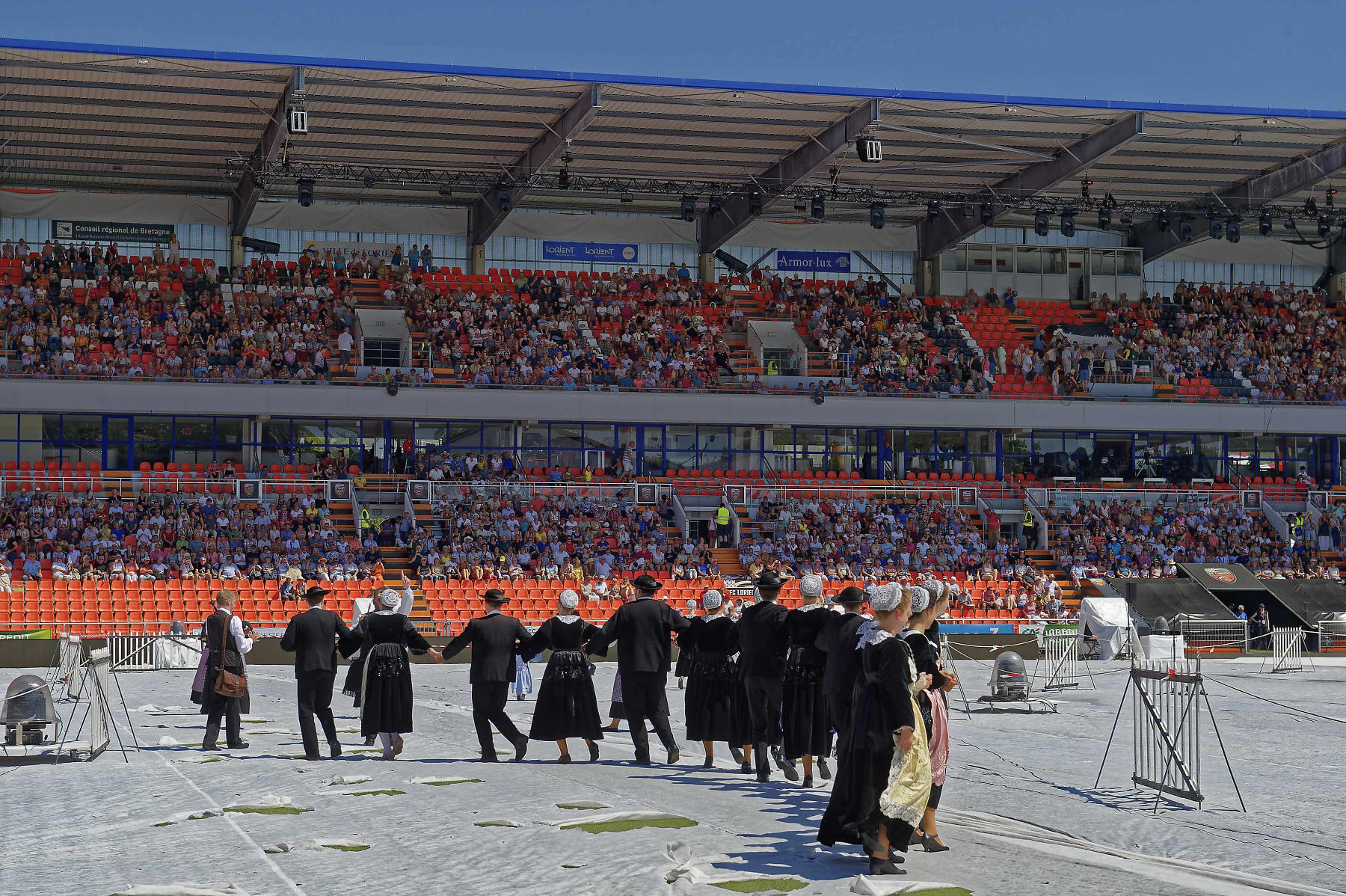 interceltique-2018-image13856-cercle-brug-ar-menez-de-spézet